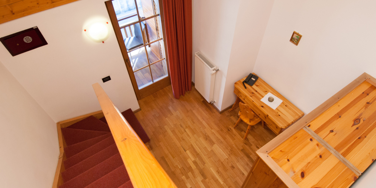 "Garnì Manuela" ALBERGO B&B APPARTAMENTI per vacanza in RESIDENCE a Cavalese - VAL DI FIEMME - Dolomiti del Trentino - foto 2