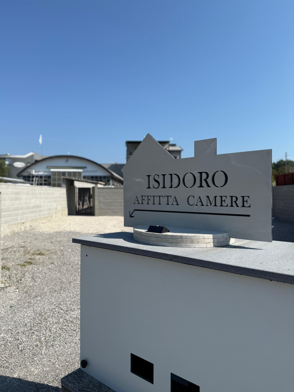 isidoro affitta camere carugo - foto 3