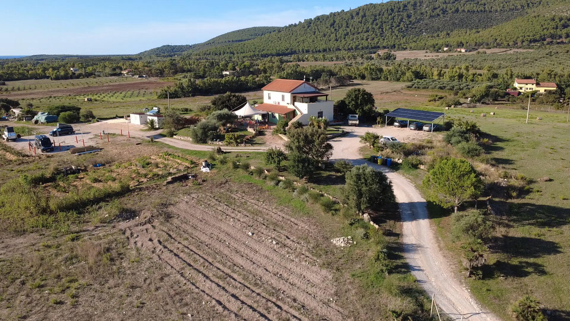 Fattoria La Traccia Agriturismo e Agricampeggio Biologico - foto 1