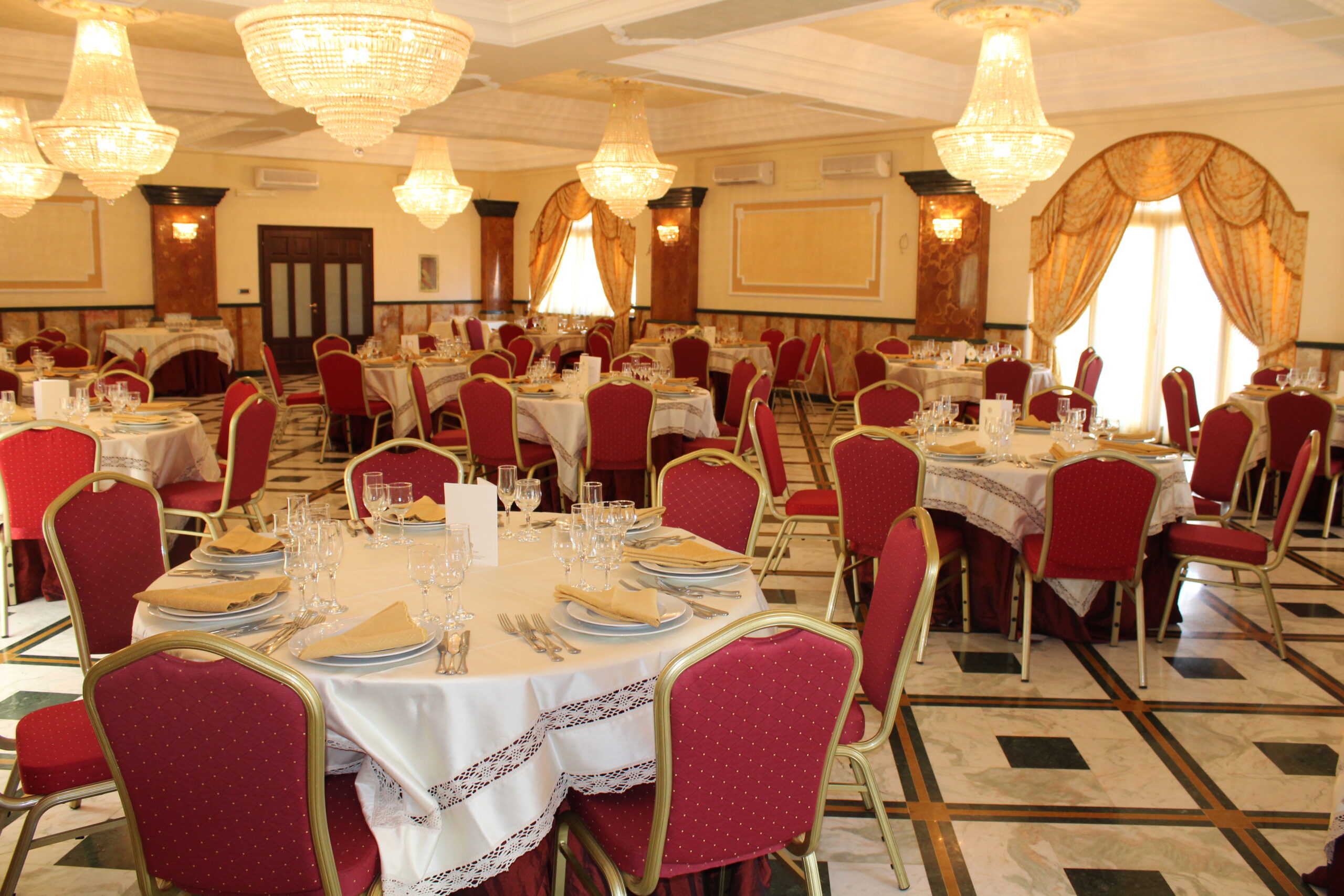 Imperial Hotel - foto 1
