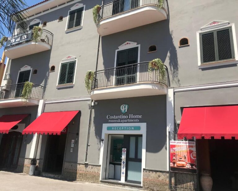 COSTANTINO HOME ROOMS & APARTMENTS - foto 2
