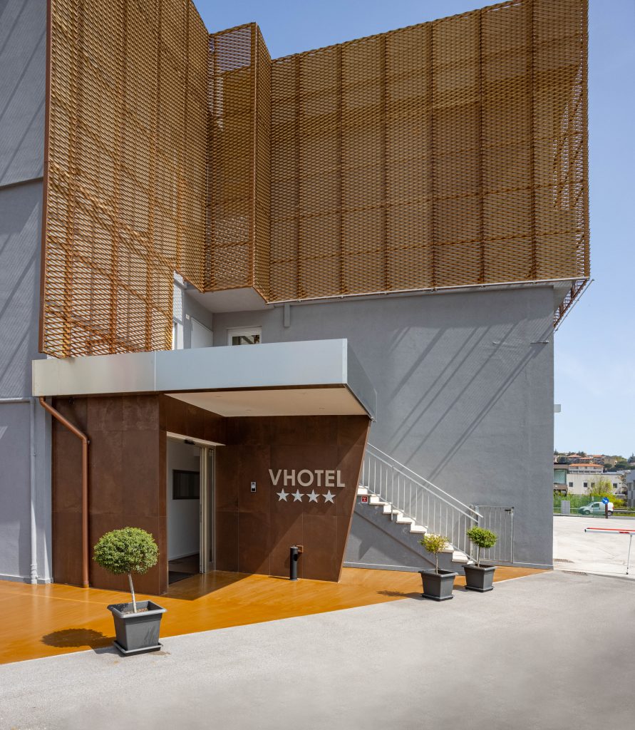 V Hotel - foto 1