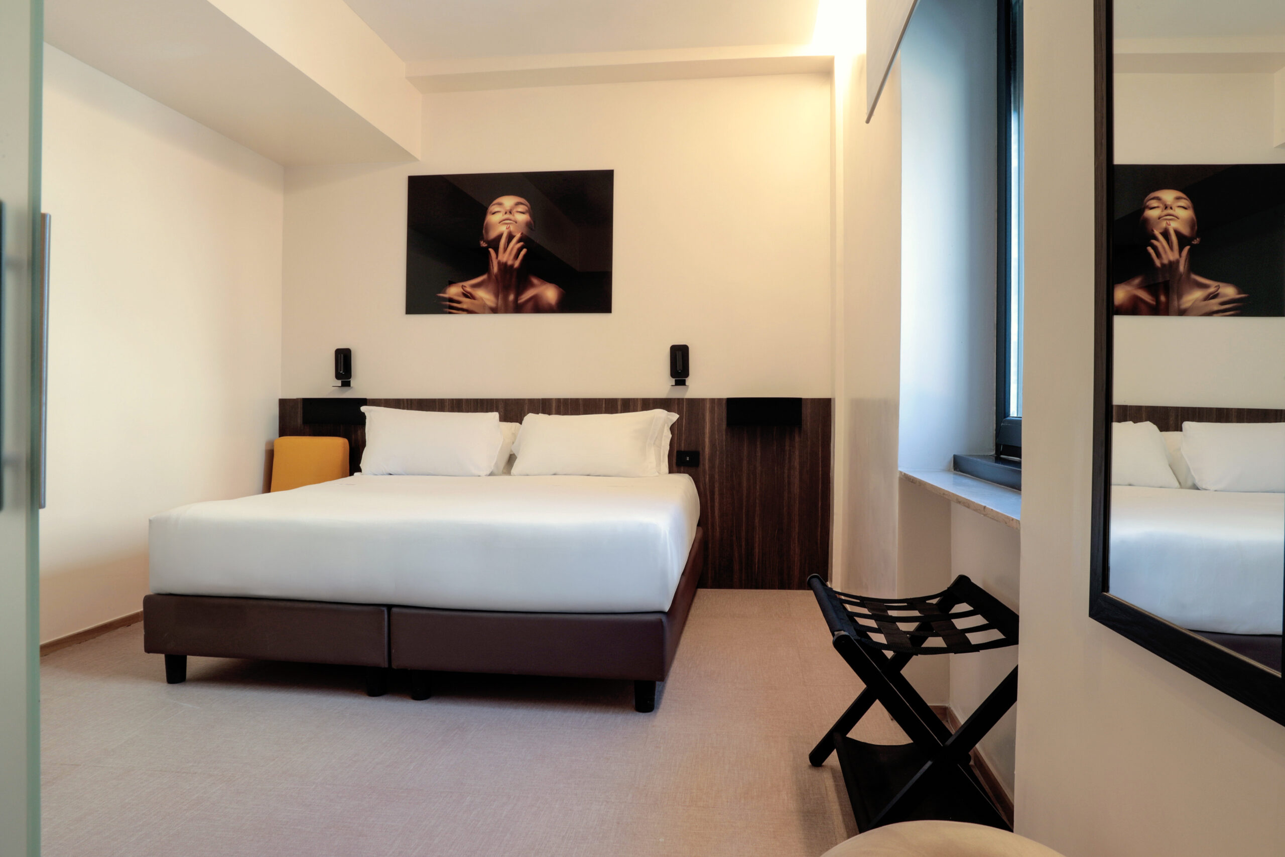 Revolution Hotel - foto 1